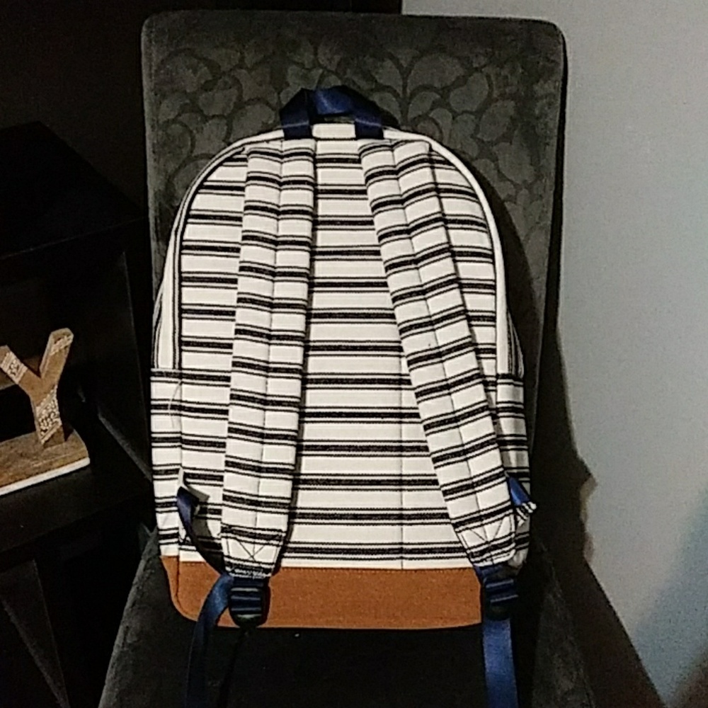 Backpack - Picture 4 of 4